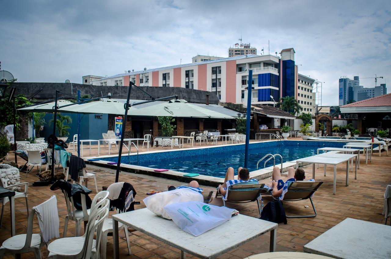 Leon Hotel Кіншаса Екстер'єр фото