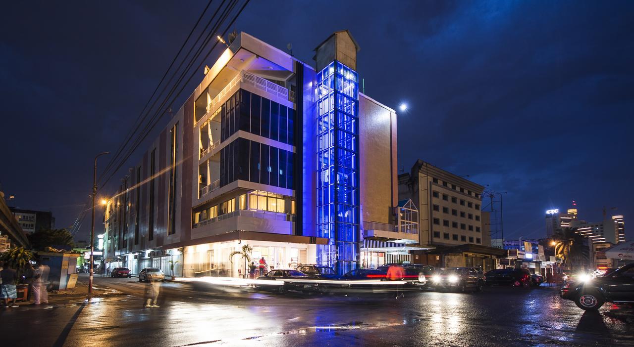 Leon Hotel Кіншаса Екстер'єр фото