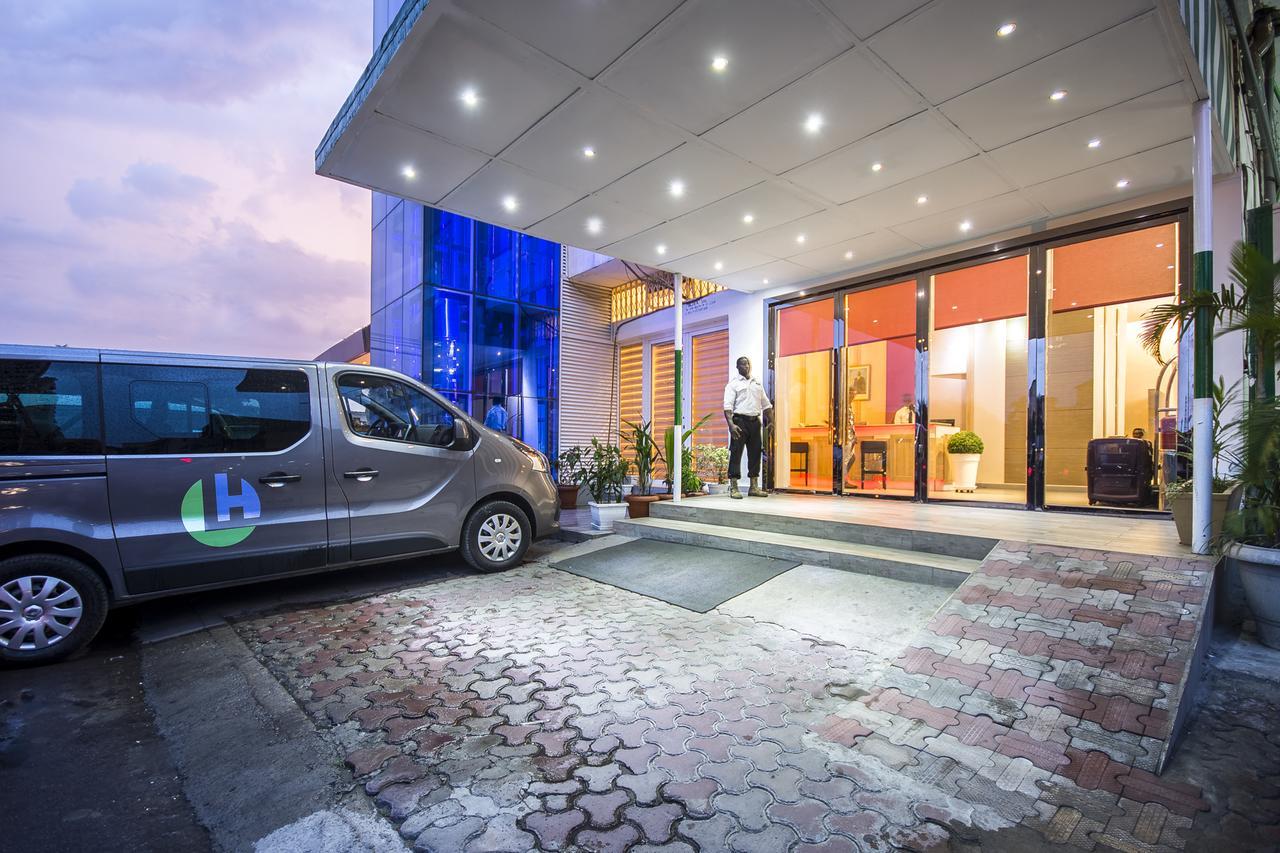 Leon Hotel Кіншаса Екстер'єр фото