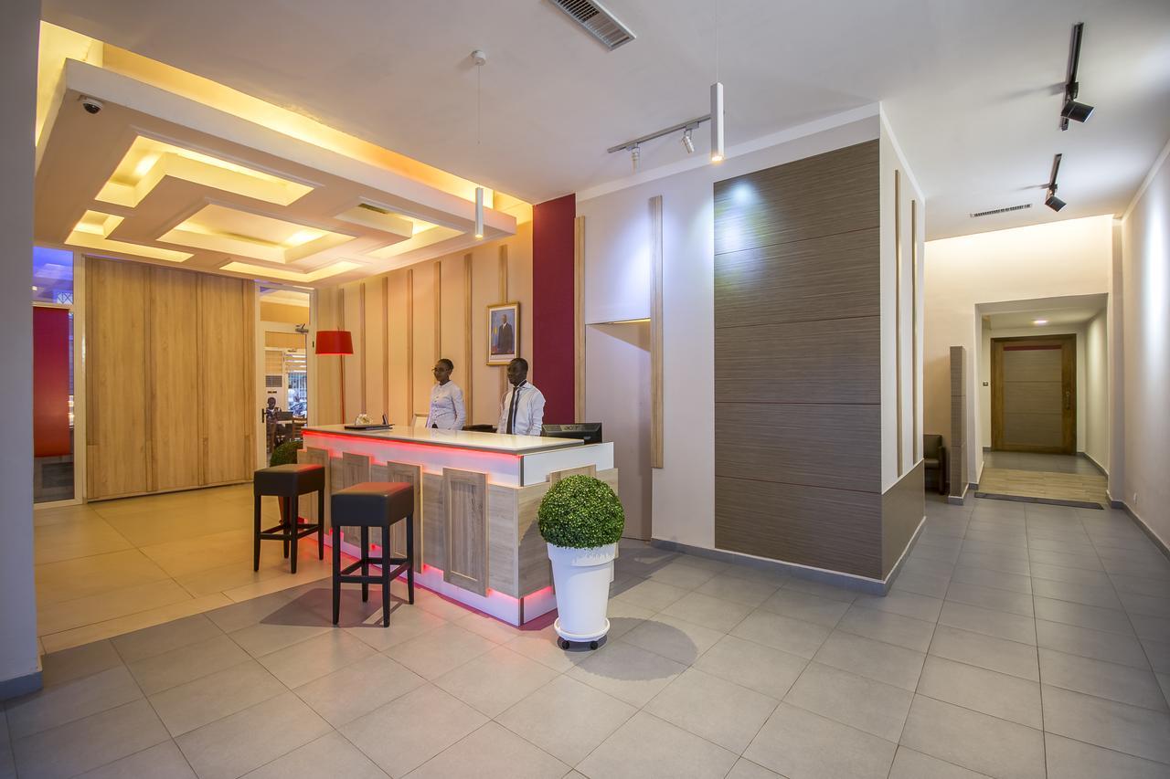 Leon Hotel Кіншаса Екстер'єр фото