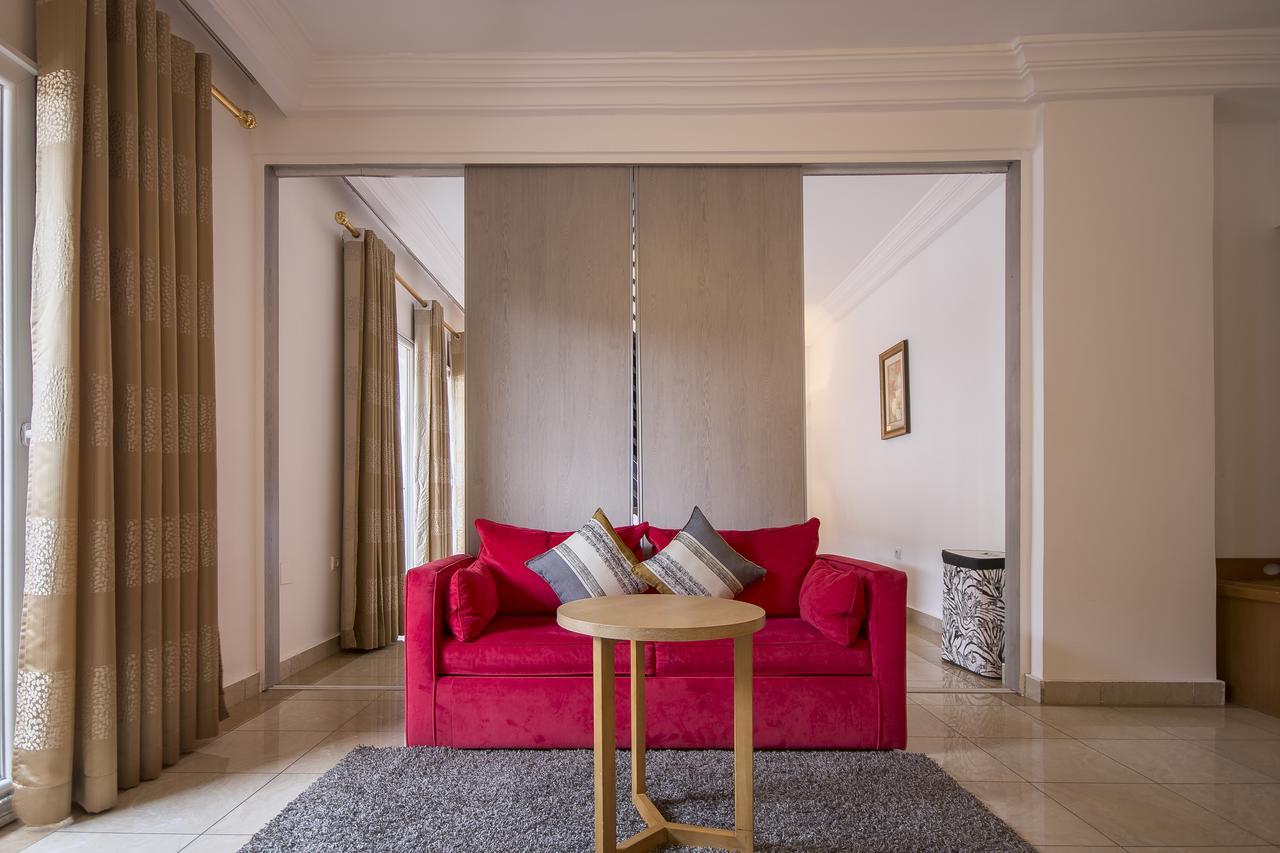Leon Hotel Кіншаса Екстер'єр фото
